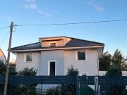 Modernes Neubauhaus mit Garten und Doppelgarage