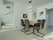 Modernes Niedrigenergie Reihenhaus mit Garten in ruhiger...