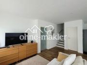 Modernes Niedrigenergiehaus mit Terrasse und Garten