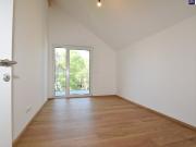 Modernes Reihenhaus mit großzügigem Garten in...