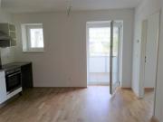Modernes Single Studio mit großem Balkon