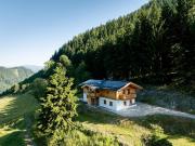 Modernes Walddomizil im Chalet Style in Alleinlage:...