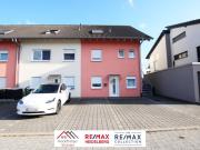 Modernes Wohnen: Erdgeschoss mit Garten in gepflegtem 2...