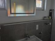 Modernes Wohnen im Grünen 2 Raum Wohnung mit Balkon