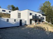 Modernes Zweifamilienhaus mit Gartenwohnungen – Erstbezug!