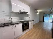 Modernised 2 Bedroom Unit – Pool & Great Location!