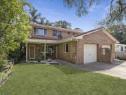 Modernised, Spacious Townhouse Close to the Village