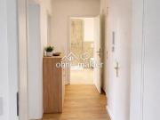 Modernisierte 2 Zimmer Wohnung mit Parkett, neuer Küche,...