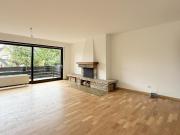 Modernisierte 3 Zimmer Wohnung mit Balkon und Kfz Stellplatz