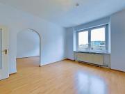 Modernisierte 3 Zimmer Wohnung mit EBK in St. Leonhard !