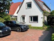 Modernisiertes Einfamilienhaus mit großem Grundstück in...