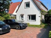 Modernisiertes Einfamilienhaus mit großem Grundstück in...