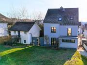 Modernisiertes Einfamilienhaus mit Nebengebäude und...