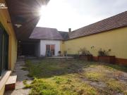 Modernisiertes Landhaus mit Garten und umschlossenen...