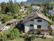 Modernisiertes Mehrparteienhaus mit drei Wohneinheiten...