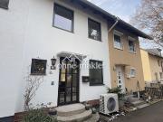 Modernisiertes Reihenhaus mit Wärmepumpe, neuem Dach und...