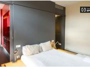 Moderno apartamento de 1 dormitorio con aire...