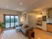 Moderno Apartamento T1 com Terraço Privativo | 1 Minuto...