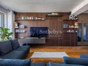 Moderno attico di design in palazzo d'epoca