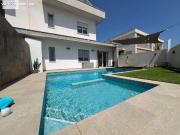 Moderno chalet con piscina, gimnasio y placas solares