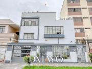 Moderno depa de 1hab 1er piso con patio en venta