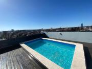 Moderno departamento con balcón y pileta Zona...