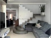 MODERNO E ESPAÇOSO SOBRADO TRIPLEX COM 03 DORMITÓR