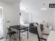 Moderno estudio en alquiler en la Puerta del Ángel, Madrid