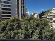 Moderno monoambiente con balcón aterrazado sobre...