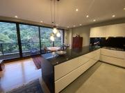 Moderno pent house al frente de zona verde