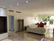 Moderno piso reformado junto a la playa