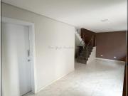 MODERNO SOBRADO COM 03 DORMITÓRIOS E TERRAÇO LOCAL