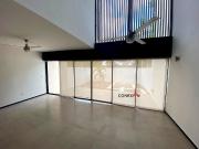 MODERNO TOWNHOUSE EN RENTA CON ALBERCA, DOBLE ALTURA Y...