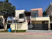 Modnernist Beautiful Brand New 1kanal House