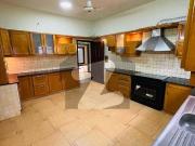 Modren Designed 560 yards 5 Bedrooms Compact House Close...