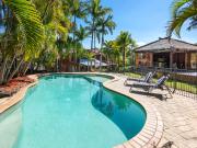 Molendinar’s Best Kept Secret – Huge Block with Resort...