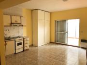 Monambiente con patio Echesortu