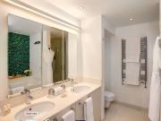 Monarch House, Kensigton Hight St, London W8, 3 bed flat...