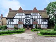 Monks Drive, West Acton, London W3, 3 bed flat to rent,...