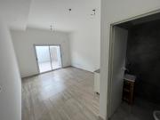 Monoamb de poca antiguedad al frente con patio y...