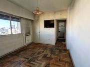 Monoambiente a refaccionar en Caballito Sur. Apto...