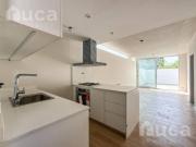 Monoambiente amplio a la venta, con balcón aterrazado y...