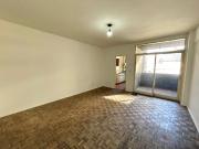 Monoambiente c/ espacio guardacoche Flores