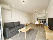 Monoambiente con balcón abierto al frente. Amenities....