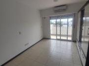 Monoambiente con balcón en alquiler Morón