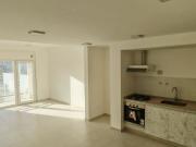 Monoambiente con balcón, parrilla y cochera