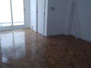 Monoambiente con patio en planta baja