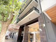 Monoambiente de categoria moderno con balcón/patio en...