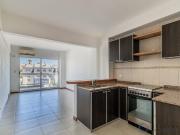 Monoambiente dividido con cochera, balcón al frente,...