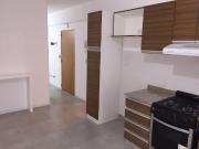 Monoambiente divisible al frente con balcón aterrazado,...